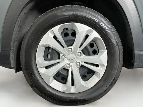Used 2025 Chevrolet Trax LS image 11
