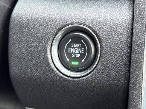 Used 2025 GMC Acadia Elevation image 13