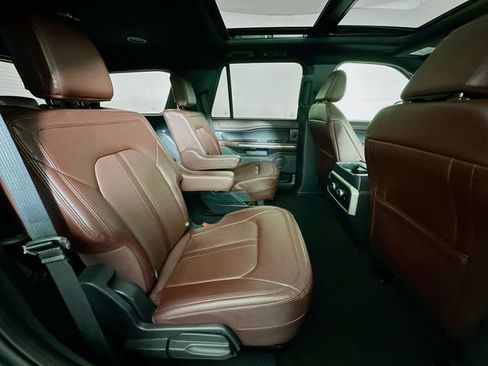 Used 2024 Ford Expedition Limited image 30