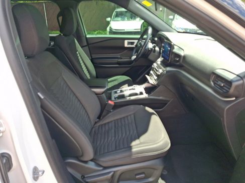 Used 2020 Ford Explorer XLT AWD/4WD image 11
