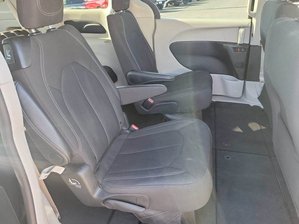 Used 2024 Chrysler Voyager LX FWD image 22