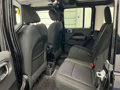 Used 2022 Jeep Wrangler Unlimited Sahara w/ Cold Weather Group image 31