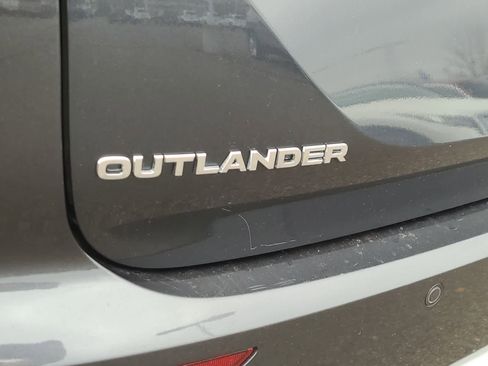 Used 2024 Mitsubishi Outlander SE image 15