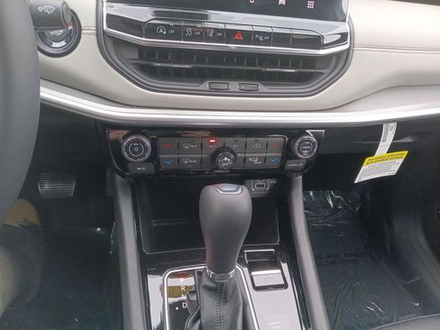 New 2026 Jeep Compass Limited image 18