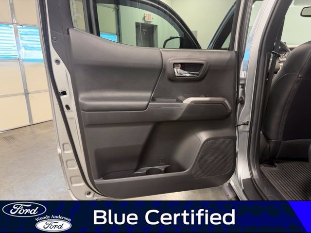 Used 2022 Toyota Tacoma Limited AWD/4WD image 25