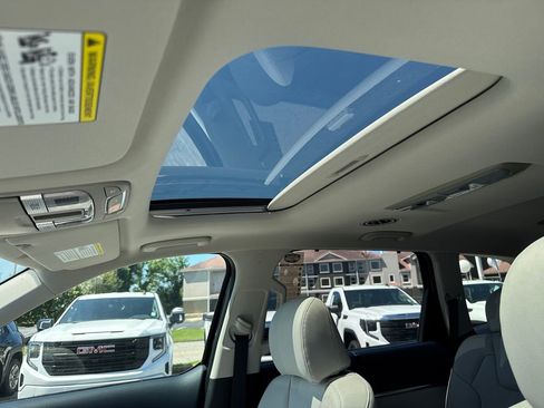 Used 2025 Kia Telluride EX w/ EX Captain's Chair Package FWD image 31