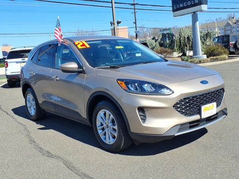 Certified 2021 Ford Escape SE w/ Convenience Package AWD/4WD image 1