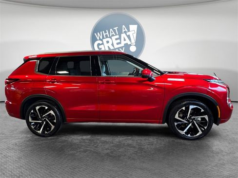Used 2024 Mitsubishi Outlander SEL image 2