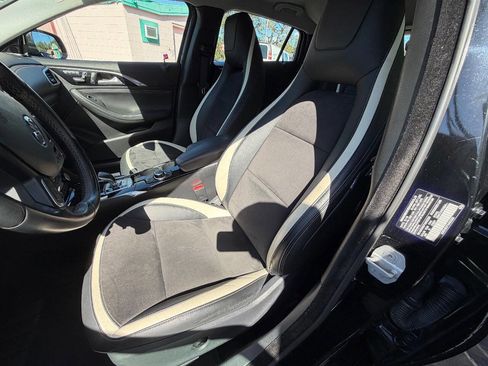 Used 2017 INFINITI QX30 Sport w/ Cargo Package image 7