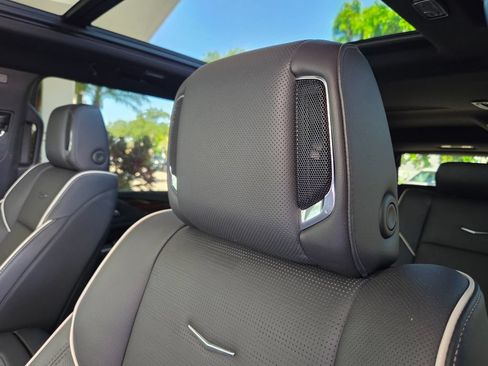 Used 2023 Cadillac Escalade ESV Premium Luxury AWD/4WD image 19