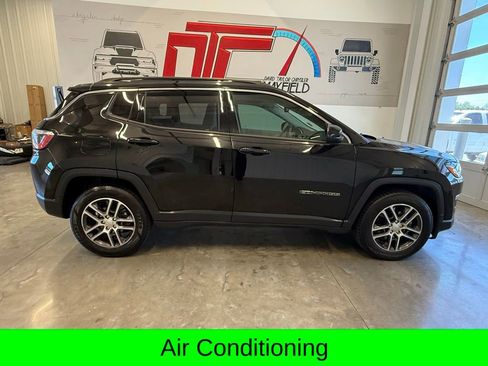 Used 2018 Jeep Compass Latitude w/ Popular Equipment Group FWD image 3