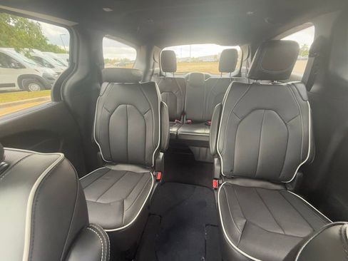 New 2026 Chrysler Pacifica Limited image 24