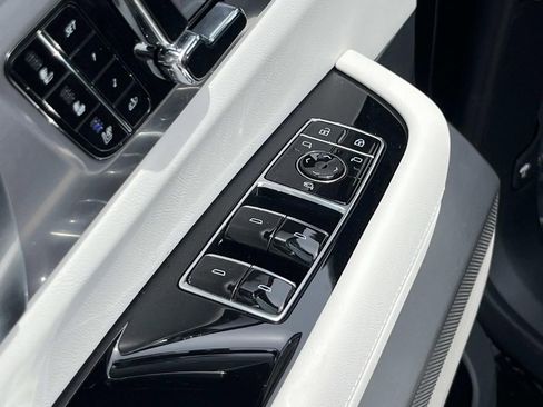 New 2026 Cadillac Vistiq Luxury AWD/4WD image 22