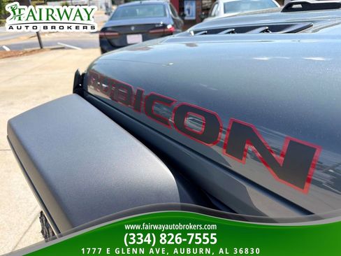 Used 2025 Jeep Gladiator Rubicon w/ Convenience Group AWD/4WD image 11