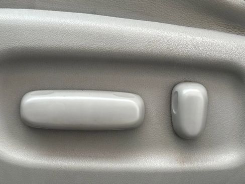 Used 2010 Toyota Highlander SE image 9