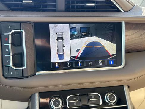 Used 2022 GMC Yukon Denali w/ Denali Premium Package image 25