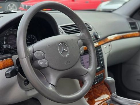 Used 2007 Mercedes-Benz E 350 4MATIC Sedan image 11