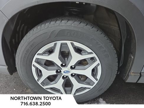 Used 2022 Subaru Forester Premium image 12