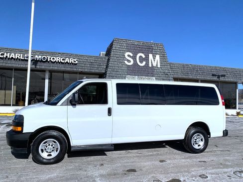 Used 2023 Chevrolet Express 3500 LS RWD image 3