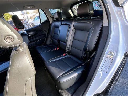 Used 2024 GMC Terrain SLT image 21