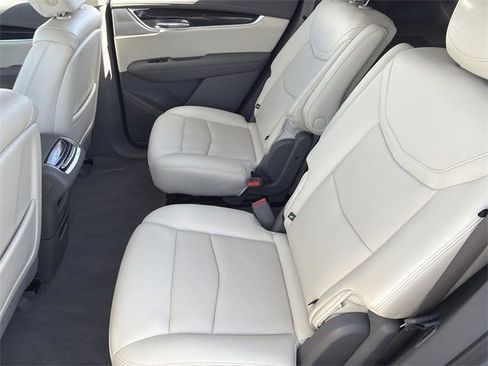 Used 2021 Cadillac XT6 Premium Luxury image 18