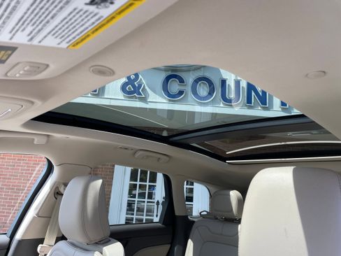 Used 2024 Lincoln Corsair AWD w/ Equipment Group 101A image 10