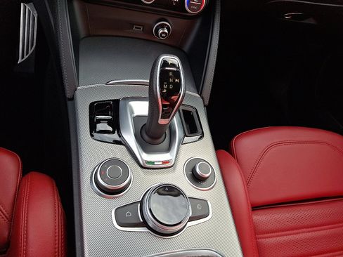 Used 2023 Alfa Romeo Stelvio Veloce image 15