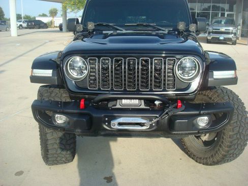 Used 2023 Jeep Gladiator Rubicon w/ LED Lighting Group AWD/4WD image 2