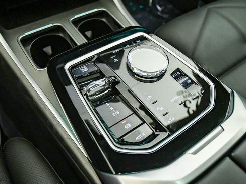 Certified 2023 BMW 740i RWD image 20