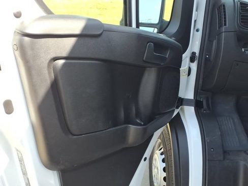 Used 2024 RAM ProMaster 2500 w/ Convenience Group FWD image 11