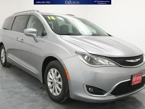 Used 2018 Chrysler Pacifica Touring-L Plus FWD image 1