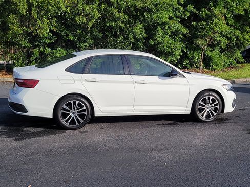 Used 2023 Volkswagen Jetta Sport image 8