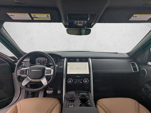 New 2025 Land Rover Discovery Dynamic SE image 19