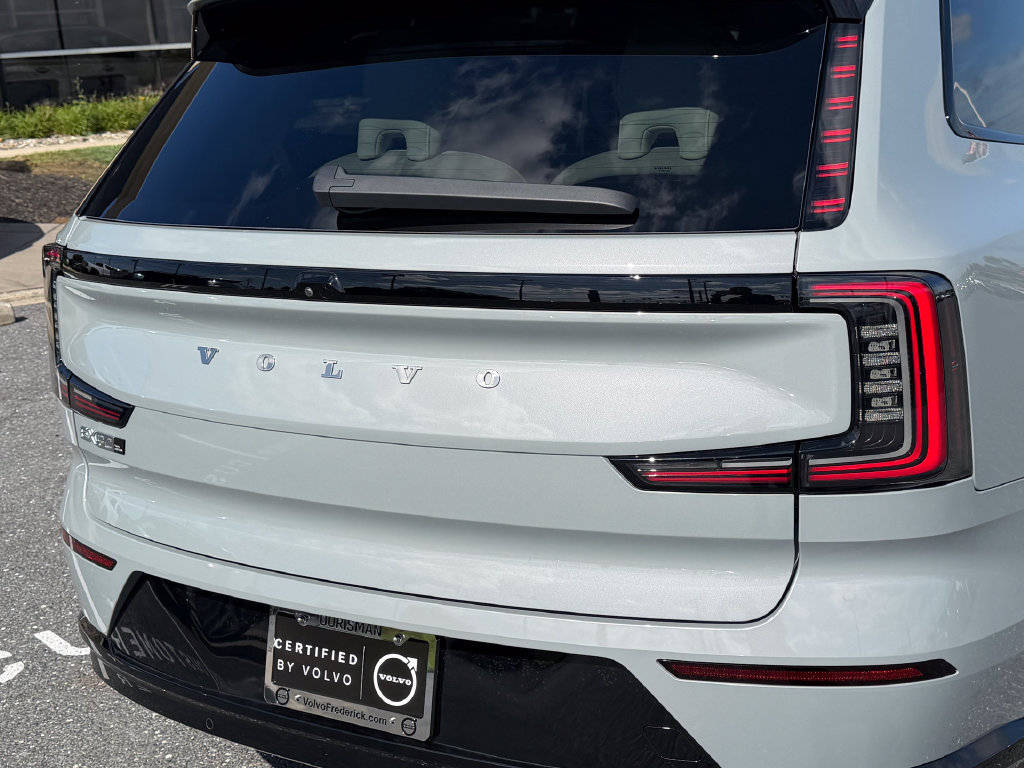 Certified 2025 Volvo EX90 Ultra AWD/4WD image 12