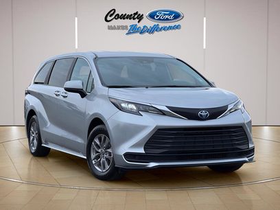 Used 2025 Toyota Sienna LE