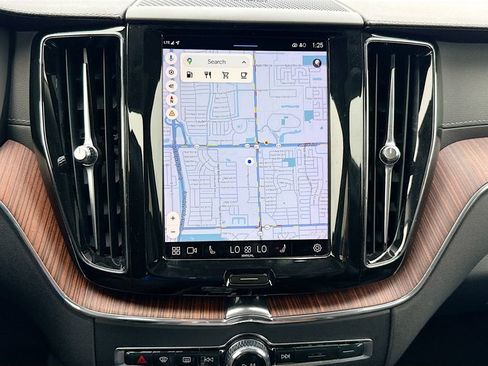 Used 2023 Volvo XC60 B5 Ultimate image 14