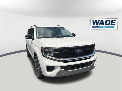 New 2026 Ford Expedition Platinum w/ Driver's Package AWD/4WD image 3