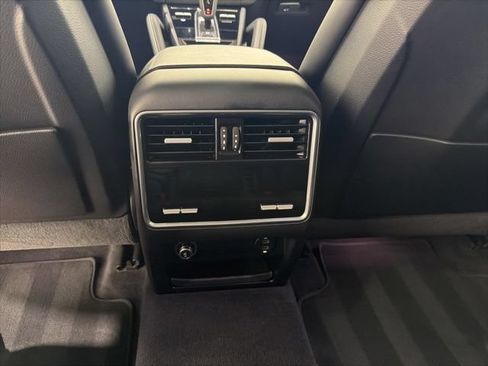 Used 2022 Porsche Cayenne Platinum Edition AWD/4WD image 24