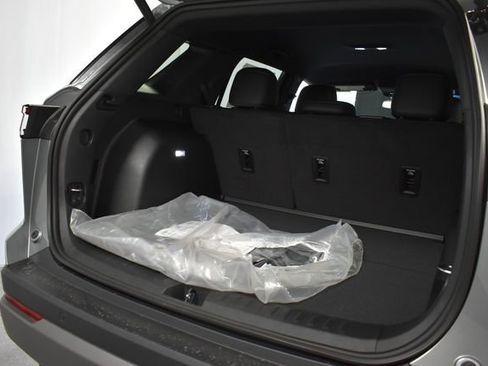 New 2026 Chevrolet Equinox LT w/ Convenience Package II AWD/4WD image 30