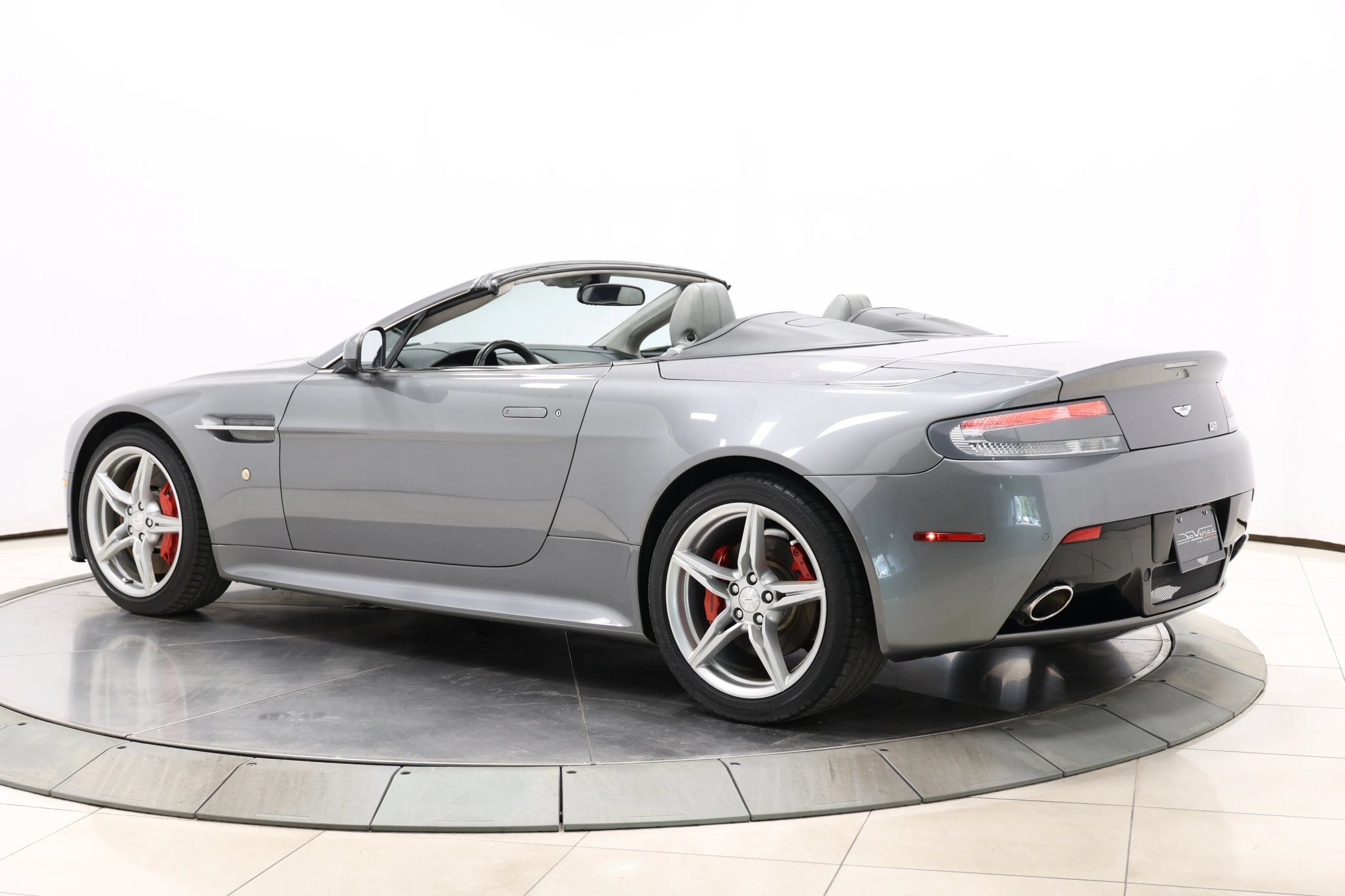 Used 2016 Aston Martin V8 Vantage S RWD image 35