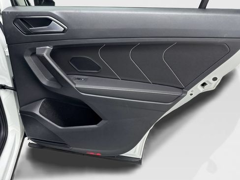 Used 2023 Volkswagen Tiguan SE w/ Panoramic Sunroof Package FWD image 45