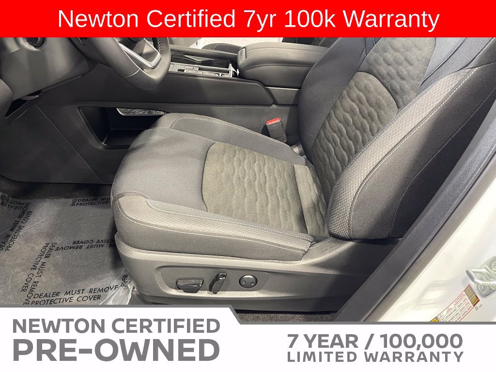 Used 2025 Nissan Pathfinder SV w/ SV Premium Package FWD image 17