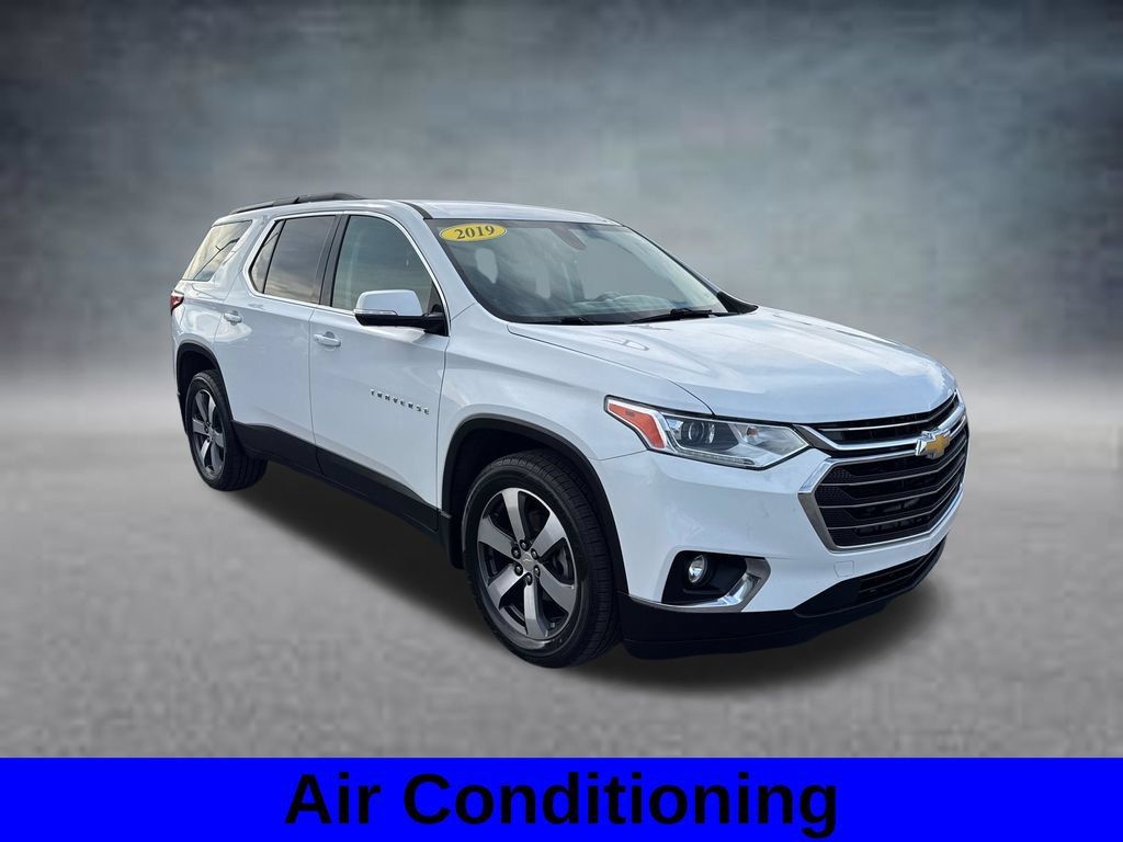 Used 2019 Chevrolet Traverse LT w/ LT Premium Package AWD/4WD image 4