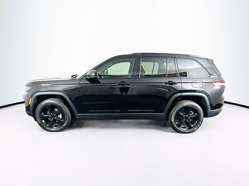 Used 2023 Jeep Grand Cherokee Altitude AWD/4WD image 4