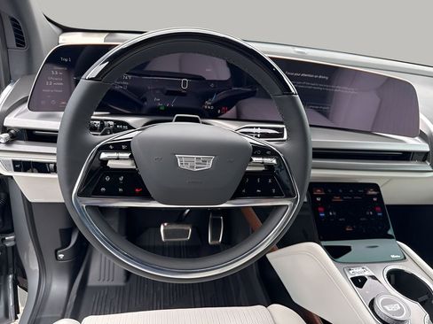 New 2026 Cadillac Vistiq Luxury w/ LPO, Floor Liner Package image 29