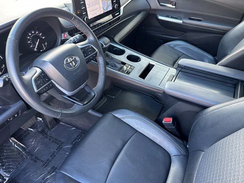 Used 2024 Toyota Sienna XSE AWD/4WD image 4