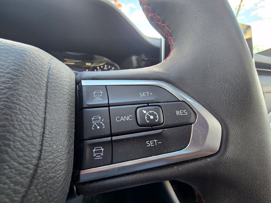 Used 2025 Jeep Compass Trailhawk AWD/4WD image 23