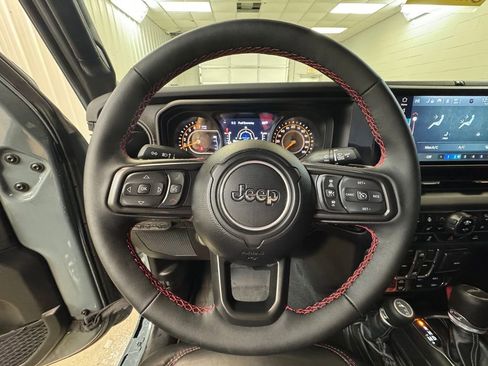 Used 2024 Jeep Gladiator Rubicon w/ Convenience Group image 32