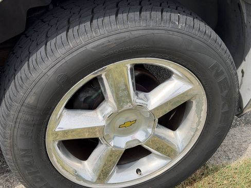 Used 2007 Chevrolet Tahoe LTZ w/ LTZ Preferred Equipment Group AWD/4WD image 32