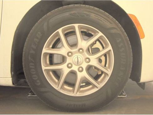 Used 2023 Chrysler Voyager LX FWD image 22